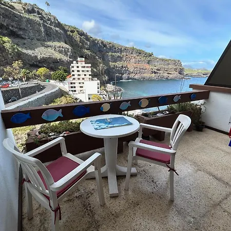 Larisa House アパート *