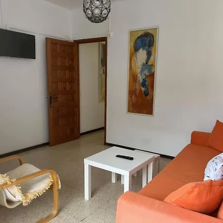 Larisa House アパート