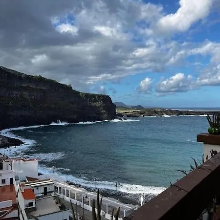 Larisa House アパート *